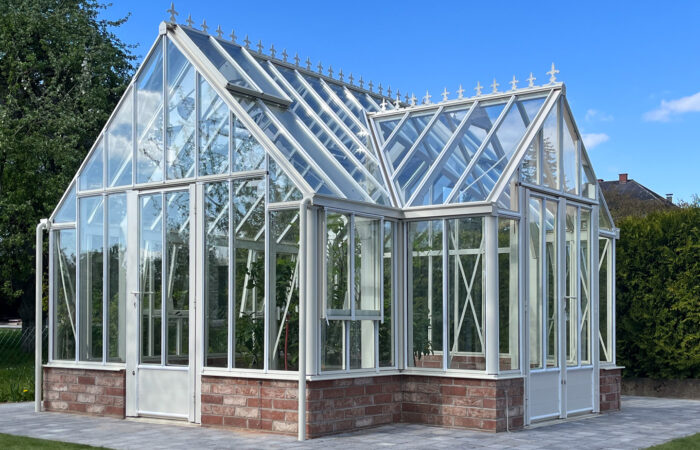 Orangerie 3,19 x 4,66 x 2,45 x 0,95 m; Stehwandhöhe 1,8 m; Glasraster 36 cm